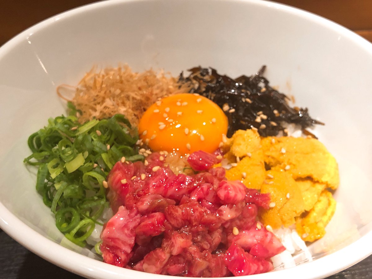 てっせい Tessei 毎日365日食べ歩き生活 金舌 赤坂 雲丹と和牛サーロインの極上ユッケ丼 和牛サーロインの ユッケ丼は 雲丹の旨味と甘味が和牛サーロイン ユッケの美味しさを更に引き立てる 口の中にとろける食感で まさに極上の美味しいユッケ