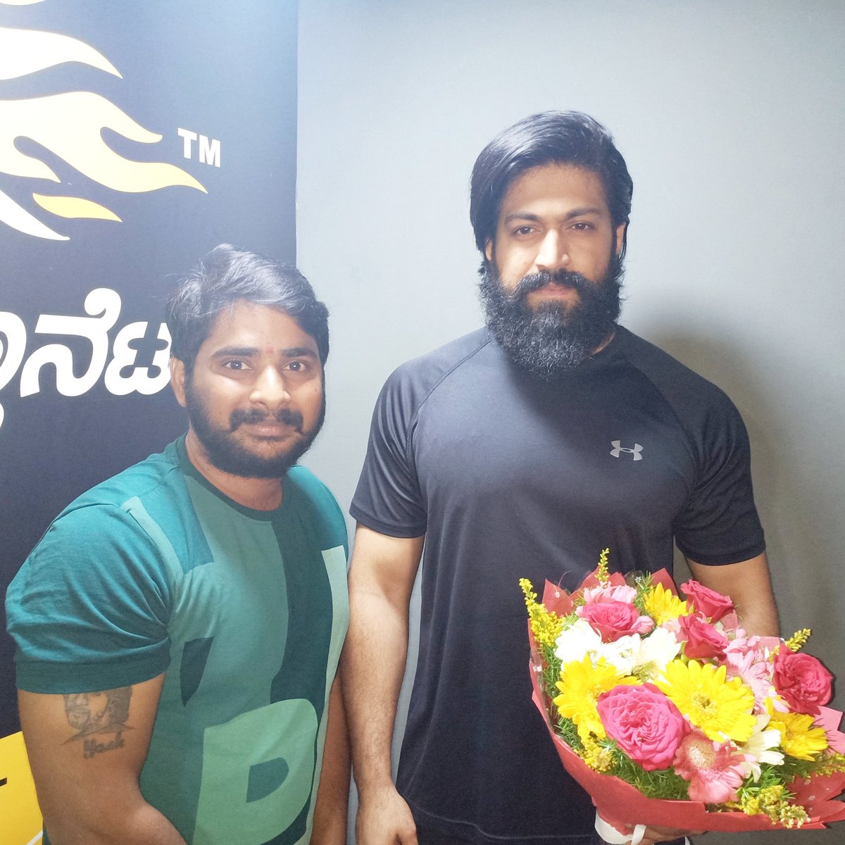 prathapyash8055's tweet photo. MY GOD GIFT ANNA @TheNameIsYash @Yashcultguru @YYKBFC @RadhikaPandit7 
Follow @Yashbalaga https://t.co/RbnBrsl0dn