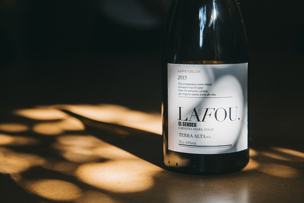 SentitsBCN's tweet photo. #ElSender, de @lafouceller, és una de les nostres recomanacions del mes. Cupatge de 70% garnatxa negra, 20% syrah i 10% morenillo. Un vi que posa èmfasi en la seva vinificació per parcel.les per garantir la màxima personalitat. #vinyesecologiques #sentitsbarcelona @doterraalta https://t.co/M9JO2Fxo24