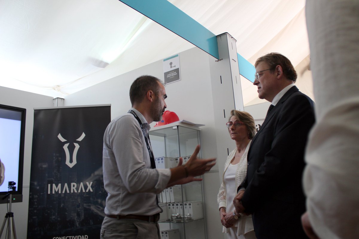 imarax1's tweet photo. #feriadestacaenruta Recibimos la visita del Sr. Ximo Puig y la Alcaldesa de la Vall d'Uixó, Tania Baños @tabamar a nuestro stand. @feriadestaca 

#destacalavallduixo #innovación #investigacion #aws #industry40 #industria40 https://t.co/ibie2lHDKS