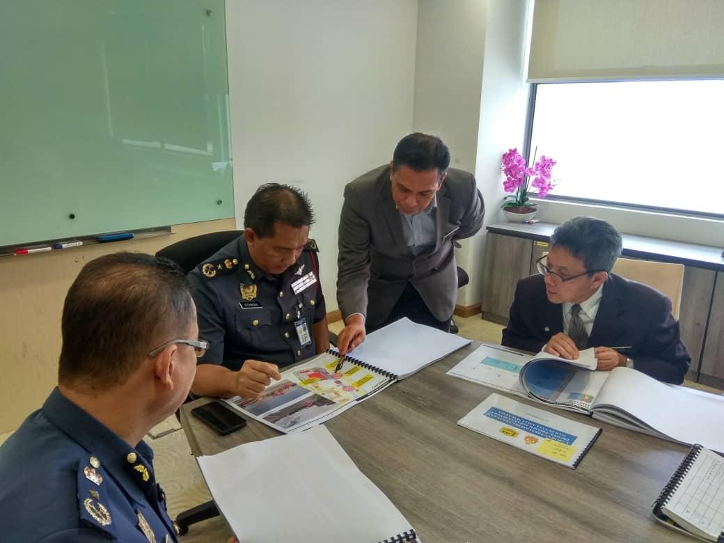 dzarifyaacob1's tweet photo. Kunjungan hormat ke Pengarah Pembangunan, Ibu Pejabat Bomba dan Penyelamat Malaysia. https://t.co/iGaifG0JN6