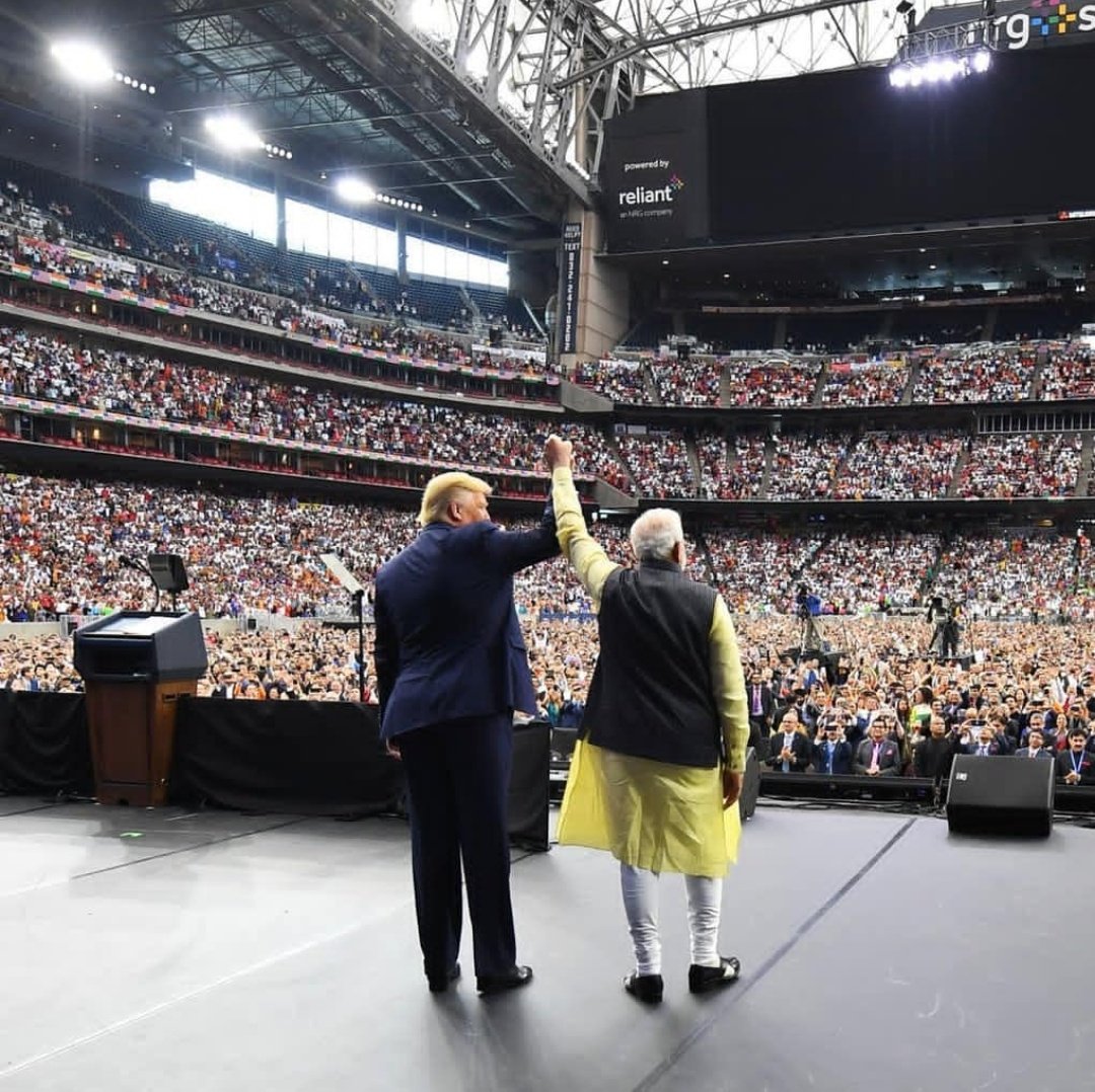 santosh808415's tweet photo. A historic day in world politics!
Leaders of the two most powerful democracies shared their ideas & dreams for a prosperous world together in a way that one has never seen before.
@narendramodi @realDonaldTrump
#HowdyModiOnZee #HowdyModi
#PMIKvisitsUS jai hind 🇮🇳🇮🇳🇮🇳 https://t.co/xS2O6fRpiw