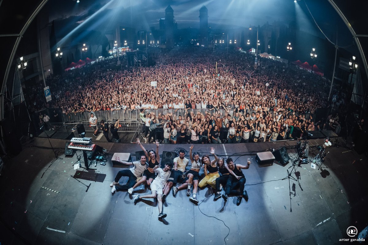 DIGUE'M TU QUÈ ÉS EL QUE VOLS, BARCELONA!

Quina autèntica passada el que vam viure ahir al vespre. No ho oblidarem mai. Gràcies per l'oportunitat <a href="/rac105/">RAC105</a> i a totes les que ho vau fer possible.

<a href="/arturgavalda/">Artur Gavaldà</a>