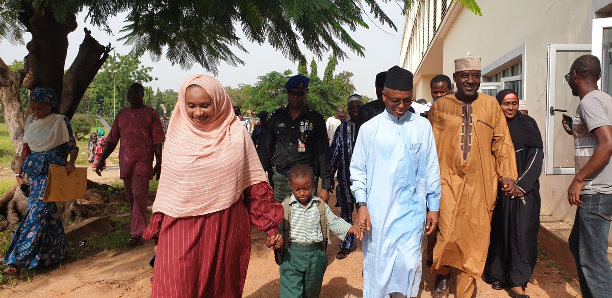 Mashkur24's tweet photo. Breaking news

Gov Elrufai fulfills promise, he registered his son, Abubakar Sadiq in Government School (Capital School) https://t.co/q4pNq5qwhp