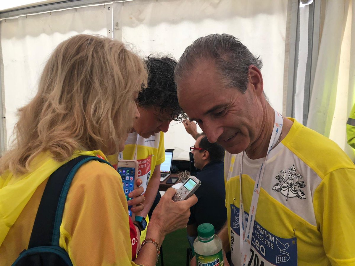 GiovannaPasq's tweet photo. Ieri l#ViaPacis e #RunForPeace sotto la pioggia, splendida come sempre nel percorso più bello del mondo Davvero super i runner di #AthleticaVaticana. Grandissimi @SaraCarnicelli e ⁦@PaoloVargetto⁩ con Saretta #sorrisocintagioso #noncorriamoebasta ⁦@RomeViaPacis⁩ https://t.co/aSp0mkuhxz