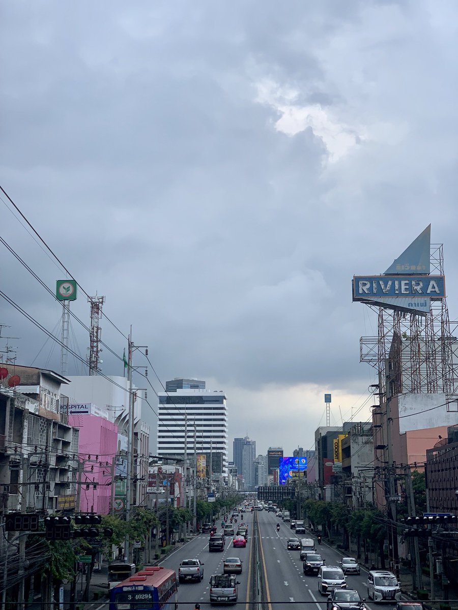 Sromee1L's tweet photo. ⏰บ่ายสามถนนเพชรบุรี๔๗/ศูนย์วิจัย_ฝนลงเม็ดปรอยๆ_การจราจรเคลื่อนตัวดีทั้งไปและกลับ #traffic #airportlink #wet_season #rain #graycloudy #darksky #workingday @js100radio @MrVop https://t.co/KB1bJQGgpC