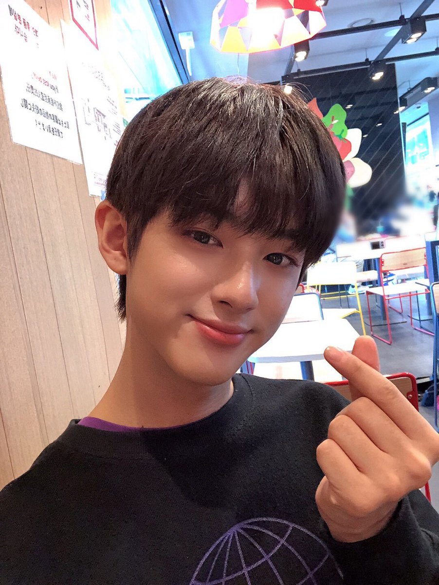 minkyu_cham's tweet photo. かわいいねミンギュ〜🌱
アメリカでのお仕事頑張ってね💪🏻

 #김민규 https://t.co/kauoWqm8o1