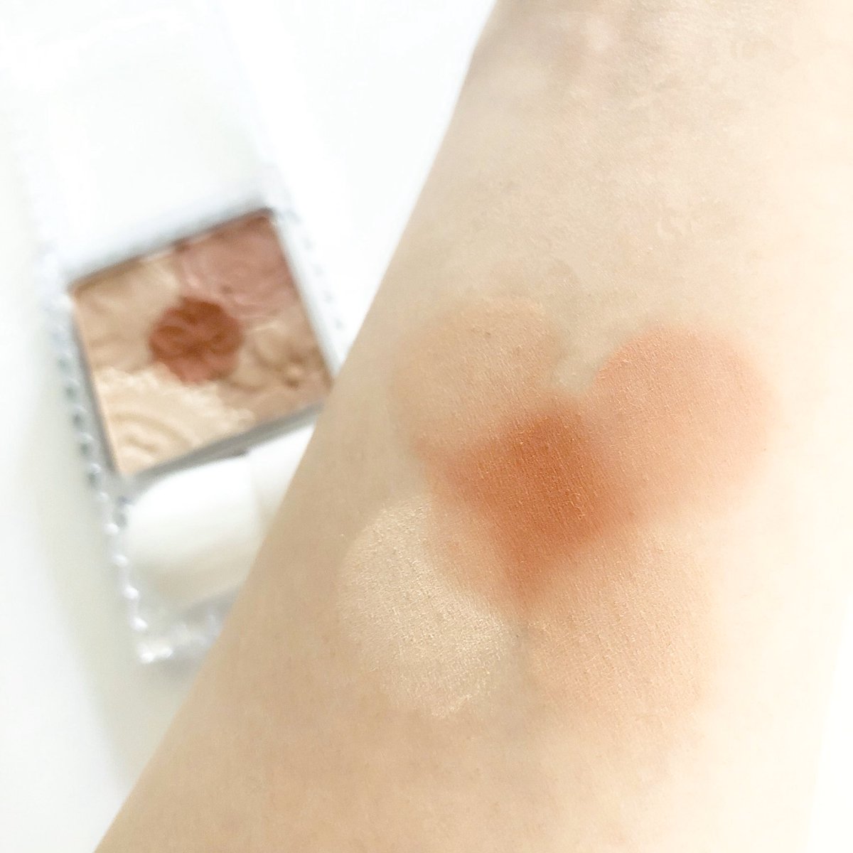 Soi Twitterren キャンメイク マットフルールチークス 05マットパンプキン コーラル ブラウン オレンジと私の求めていたイエベ秋のための多幸感溢れるカラーです 実はキャンメイクのチークは初めて使ったのですが 発色が良すぎて本当に大感動 何故今まで使っ