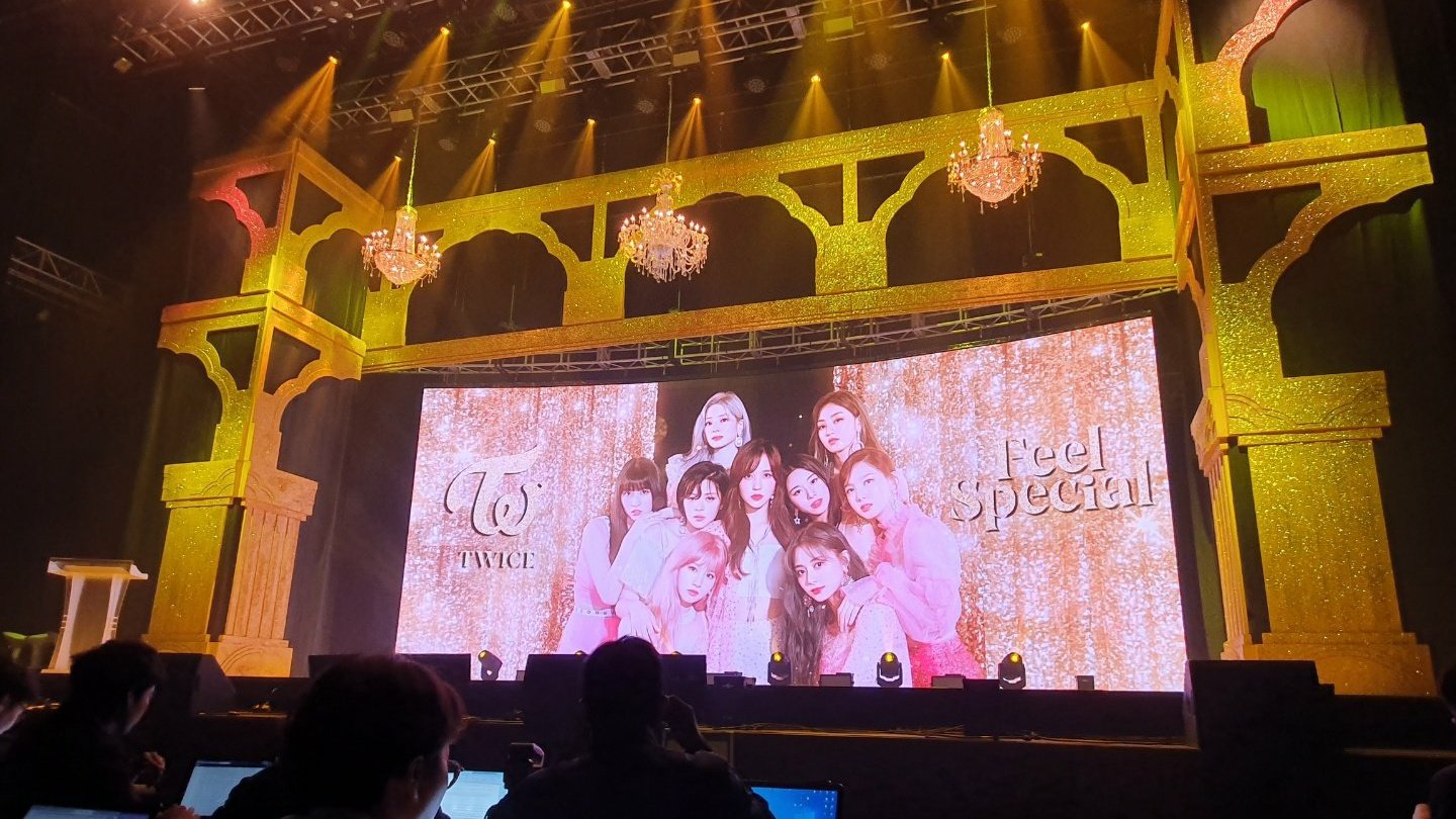 TWICEスペシャルチケットショーケース