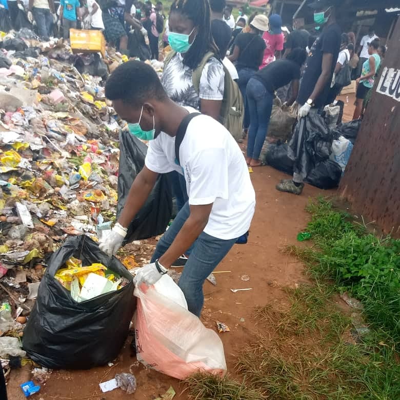 ploggingnigeria's tweet photo. This is the alarming one...
Our #PloggingClubUNIBEN in partnership with JCI, UNIBEN @unibenjaycees and other organisations cleaned off over 500 trash bags from the University in about 4 hours with over 200 volunteers... Yes, you saw it right! 500 bags!!!!!!!!!! @WorldCleanupDay https://t.co/IiAL1rDQaV
