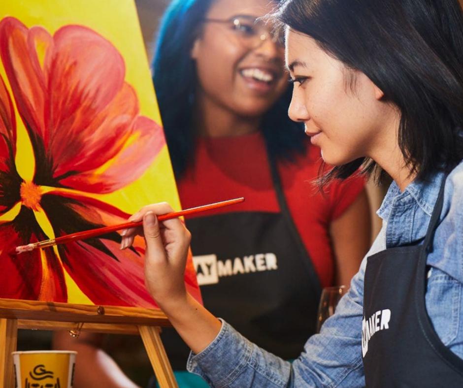 experiencelngly's tweet photo. Start the week off right with paint and wine! Join us at the Artful Dodger for a YayMaker Paint Nite. Theme: "Autumn Kiss." https://t.co/ZHrMPuDOd5  👩‍🎨🎨🖌️🍷 https://t.co/sTcYOxFVBQ