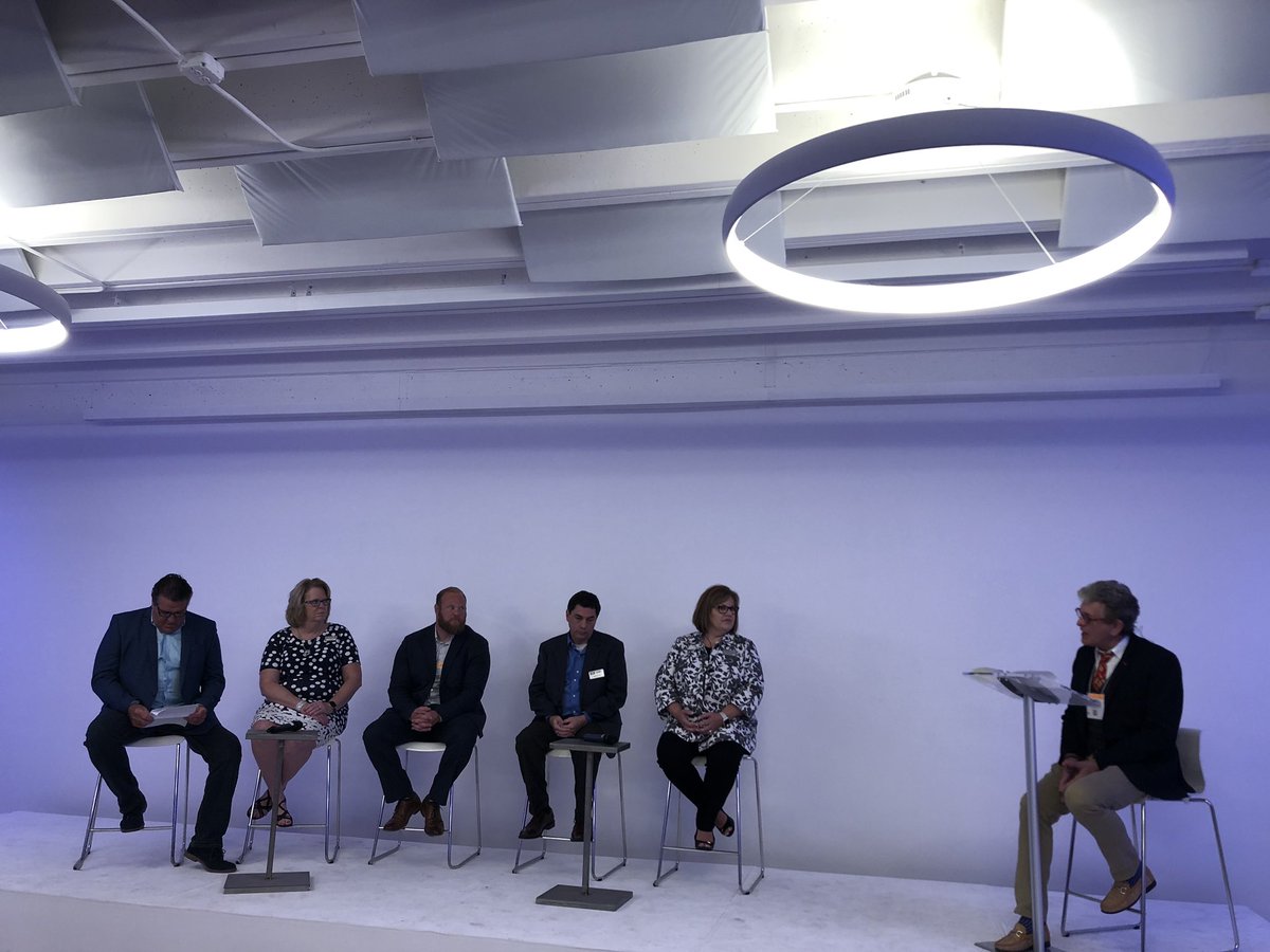 SmartHomeLaura's tweet image. Happening right now in The SMART Center (TM 4826) at @DallasMarket : Designer Charles Pavarini III moderates a panel of #lighting experts from @Eurofase @swarovski @hammertoninc and @ProgressLtg. #DallasDesignWeek
