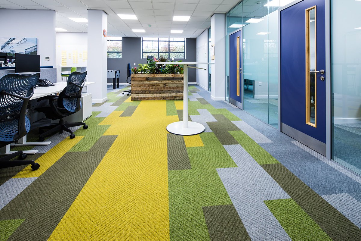 Our #MondayMotivation today comes from this <a href="/DaleOffices/">Dale Office</a> #officedesign. Featuring a range of DESSO carpets including Jeans, Traverse and Edges to suit the company’s brand ethos. We love this! bit.ly/2LzIBNC