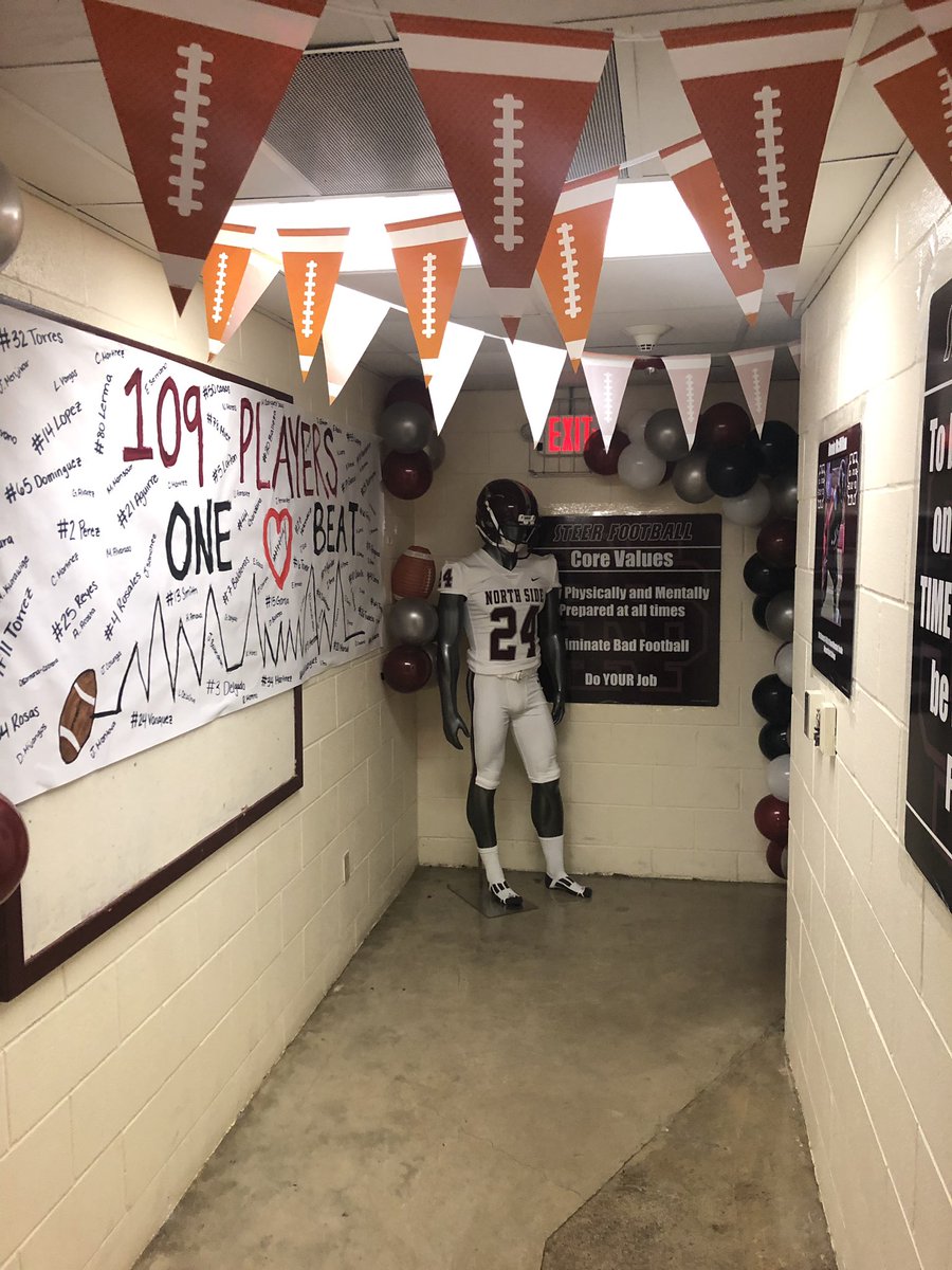 NSSteerFootball's tweet photo. Thank You to the North Side PTA! The locker room looks great for HomeComing Week! #BeatTheEagles #SteersUp🤘🏽 https://t.co/bqXDxHPGP4