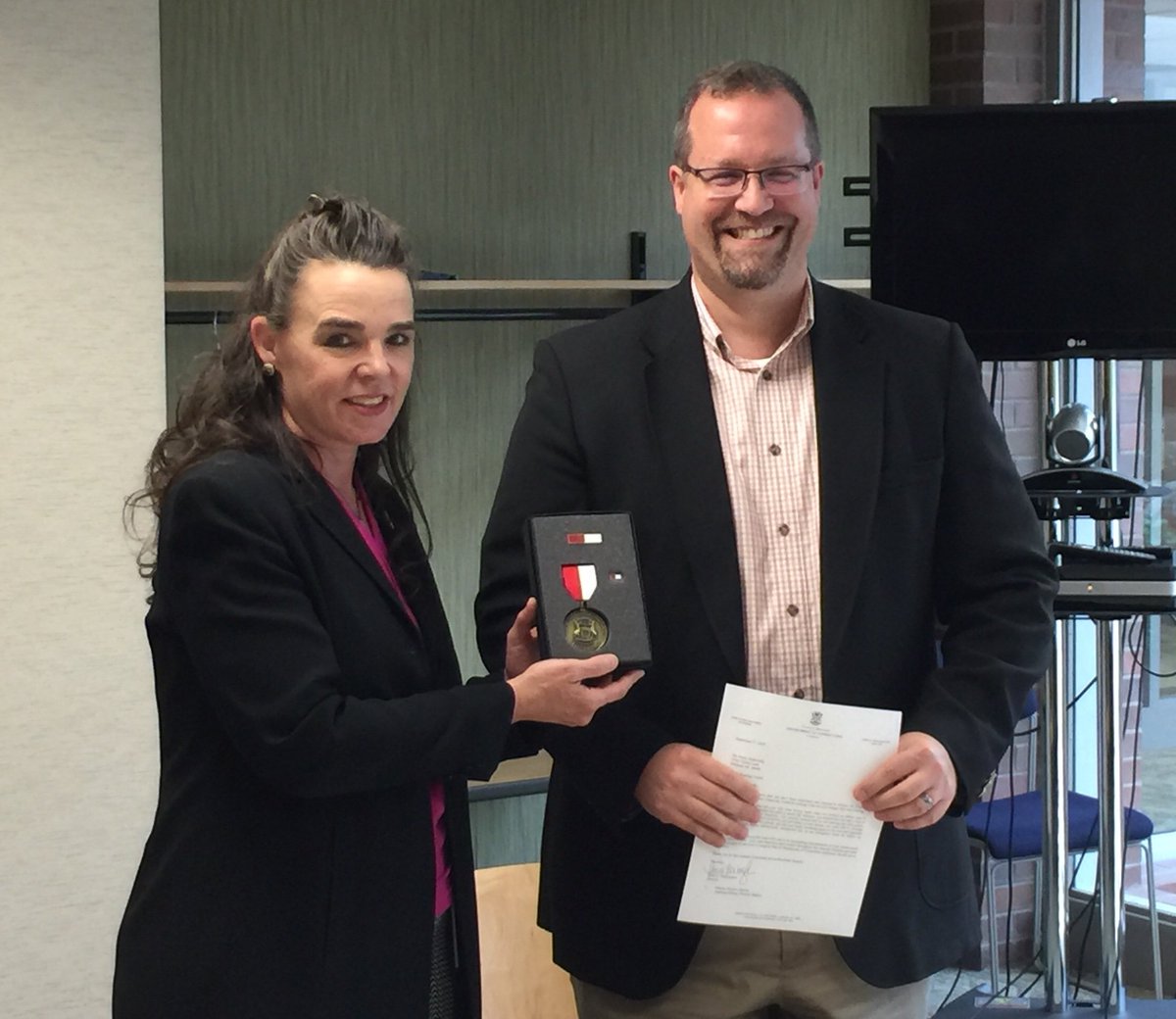 On September 17th, Director Washington presented a Lifesaving Award to Midland PPO Marty Jankowsky. Thank you for your exceptional service!