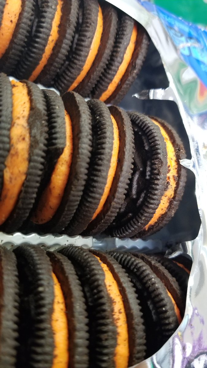 LvEver6's tweet photo. Opened my new pack of Halloween themed Oreo cookies - and am missing cookies! Why @Oreo why?😢😢😢 (Is this normal?)  #WhenMondayKicksYouWhereItHurts
#Overdramaticbecauseoreocookies https://t.co/h1ev3mfvE6