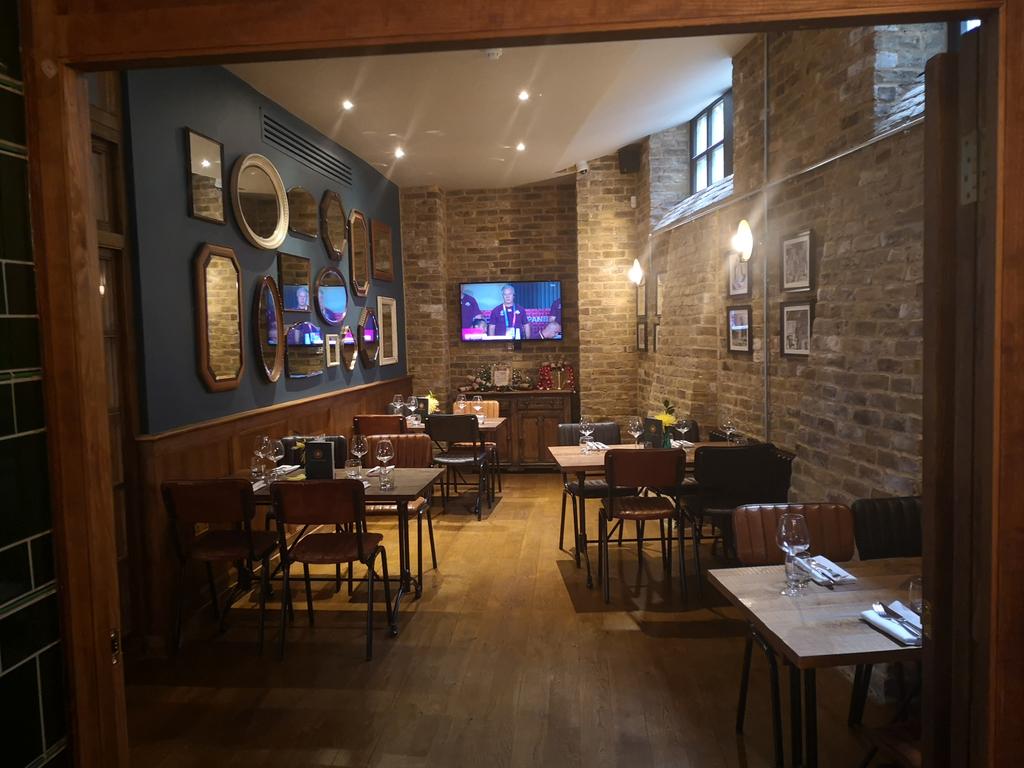 TrinityFullers's tweet image. Start your week off in the right way by coming down and watching Wales vs Georgia on one of our 4 screens. This includes a main bar projector.  #RWC2019 #Fullers #MondayMotivation