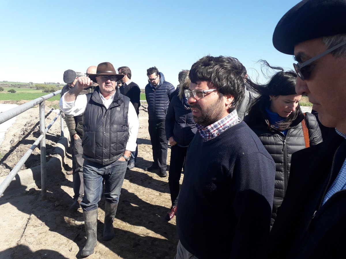 Los directores Daniel Greif, Alejandro Nario, José Freitas e Ignacio Lorenzo, visitan junto al Pte de <a href="/UTE_ComCorp/">U</a>, G. Casaravilla, el subsecretario de <a href="/MGAPUruguay/">MGAP</a>, A. Castelar y la subsecretaria del <a href="/MIEM_Uruguay/">MIEM Uruguay</a>, O. Otegui, el Tambo "Rincon de Albano" del Proyecto Biovalor.