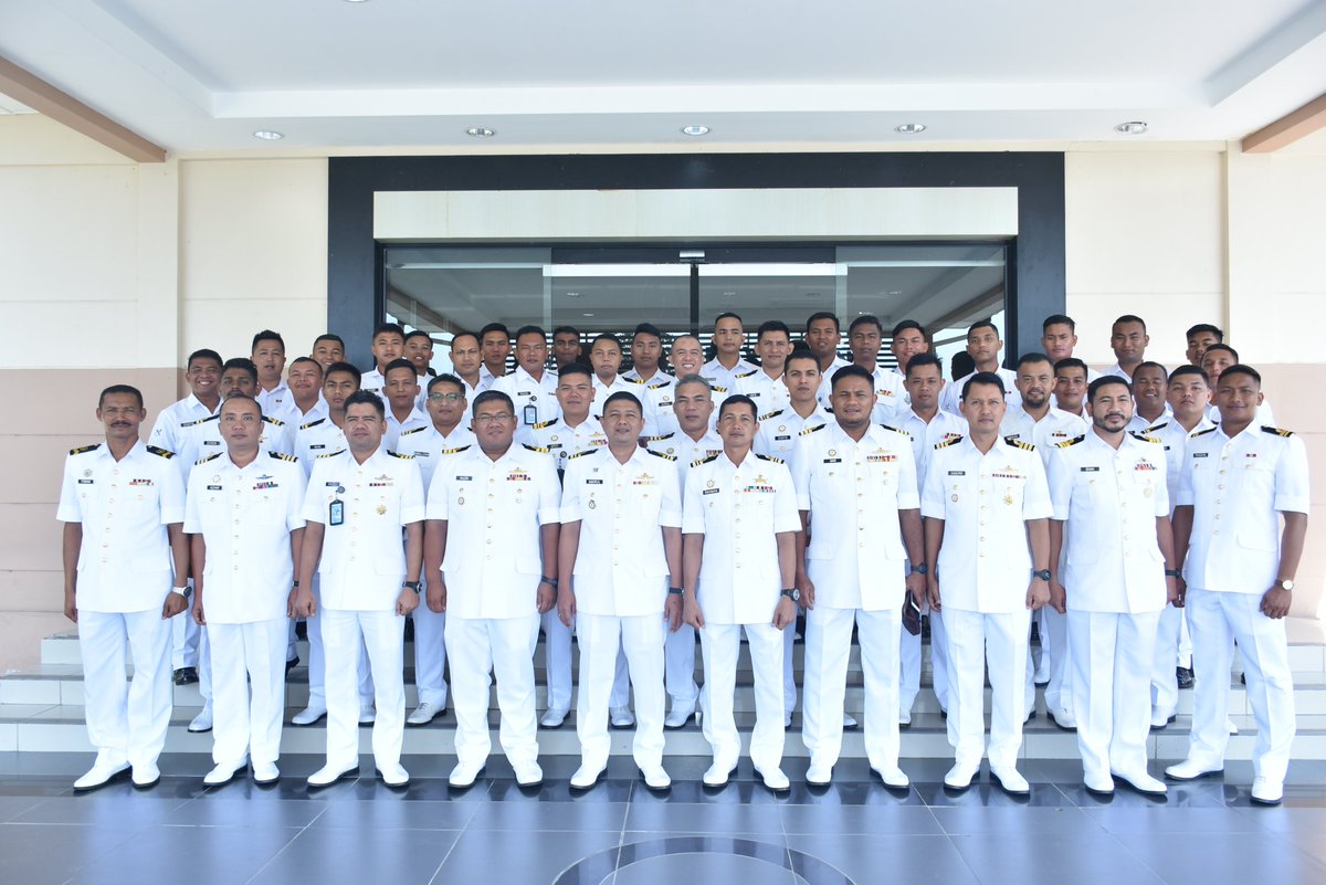 KD SERANG (@kdserang3502) on Twitter photo Majlis Serah Terima Tugas Pegawai Memerintah KD SERANG
Tahniah diucapkan kepada Lt Kdr Abdul Rahman bin Ariffin TLDM diatas perjawatan sebagai Pegawai Memerintah KD SERANG.
<a href="/MPA_Timur/">HQ Eastern Fleet</a>
<a href="/tldm_rasmi/">Royal Malaysian Navy</a> Majlis Serah Terima Tugas Pegawai Memerintah KD SERANG
Tahniah diucapkan kepada Lt Kdr Abdul Rahman bin Ariffin TLDM diatas perjawatan sebagai Pegawai Memerintah KD SERANG.
<a href="/MPA_Timur/">HQ Eastern Fleet</a>
<a href="/tldm_rasmi/">Royal Malaysian Navy</a>