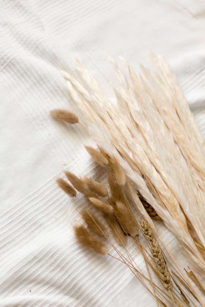 FallForDIY's tweet image. New post! DIY Dried Grasses Suspended Framed Art thanks to a dream collaboration with @eFrame AD  bit.ly/2kRbxX6