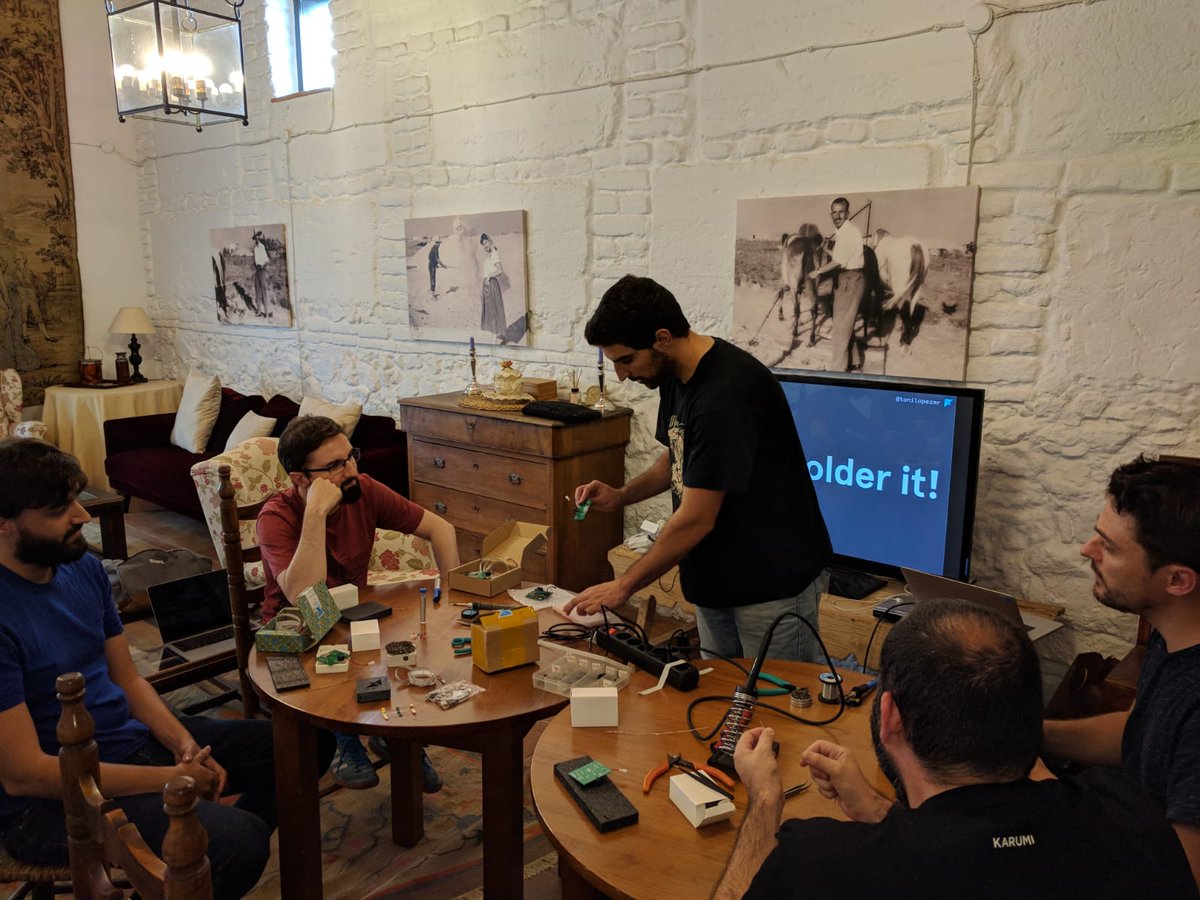 goKarumi's tweet image. @tonilopezmr explained how to build our first electronics component using an ESP8266 microchip to turn on/off a led strip by infrared and wifi. You can see how it went 👇