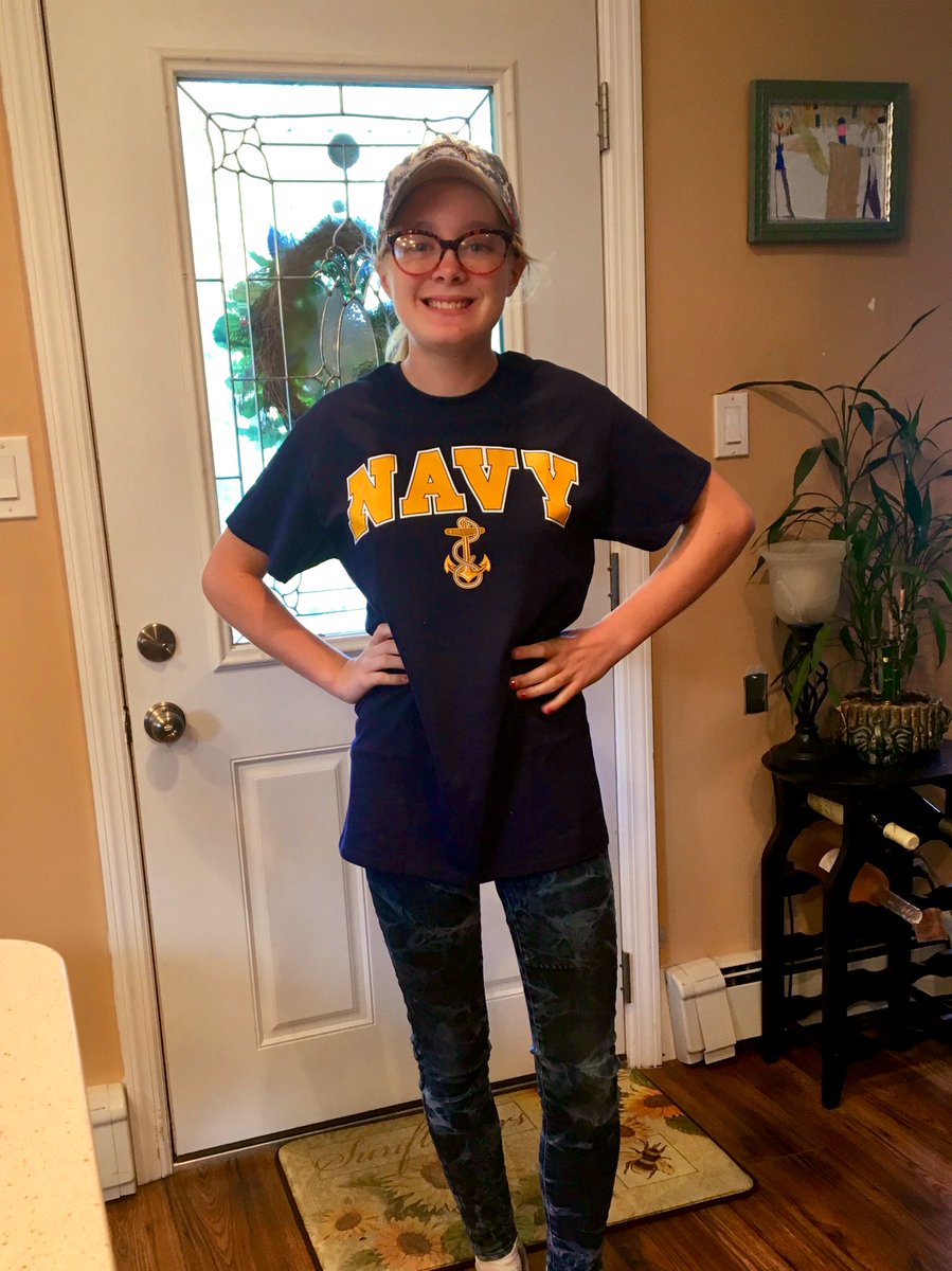 HAvagnano's tweet photo. I Love 💕 that during spirit week, @IslandtreesMMS celebrates the armed forces!!! My daughter is very proud of her Momma, the Navy veteran!!! #ussLYSpear96 #MiniMeK #proudVeteran #luvmyITcommunity #GoNAVY https://t.co/rhNNbKKNDs