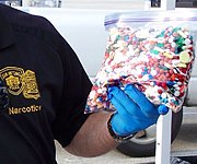 MySAWS's tweet photo. 👏🏼👏🏼Great job, #satx! You dropped off 2,532 lbs. of unused/unwanted 💊meds at #MedDropSA, helping to protect our waterways! To date, we've collected nearly 60,000 lbs. #txwater #waterquality https://t.co/hHy7g111Wl