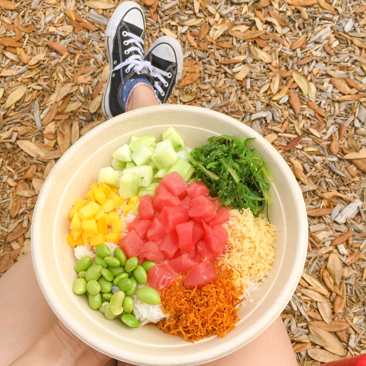 SusHiEatstation's tweet photo. Fall is here!! 🍂🍁 We bet you're fallin' for Sus Hi! ;) #fallingforus https://t.co/9pZ0m2C3MY