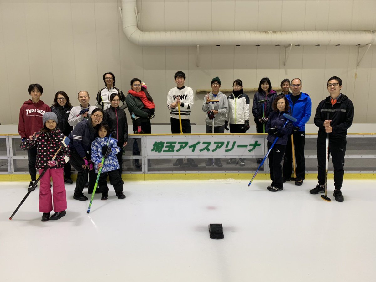 ju_curling's tweet photo. 本日はお世話になっている埼玉カーリングクラブさん主催の練習会に部長が参加してきました。
企画して下さりありがとうございました。

部長を探せ初級編(1枚目)上級編(2枚目) https://t.co/tqJdzw2lgE