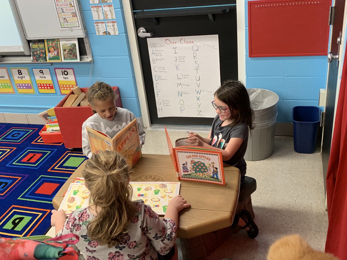 JohnJungmann's tweet photo. Love starting the week in an @officialSPS school. Kicked off this Monday @CowdenSPS where teachers and students were enjoying breakfast in the classroom and getting the learning started. https://t.co/8AaOA6WVaO