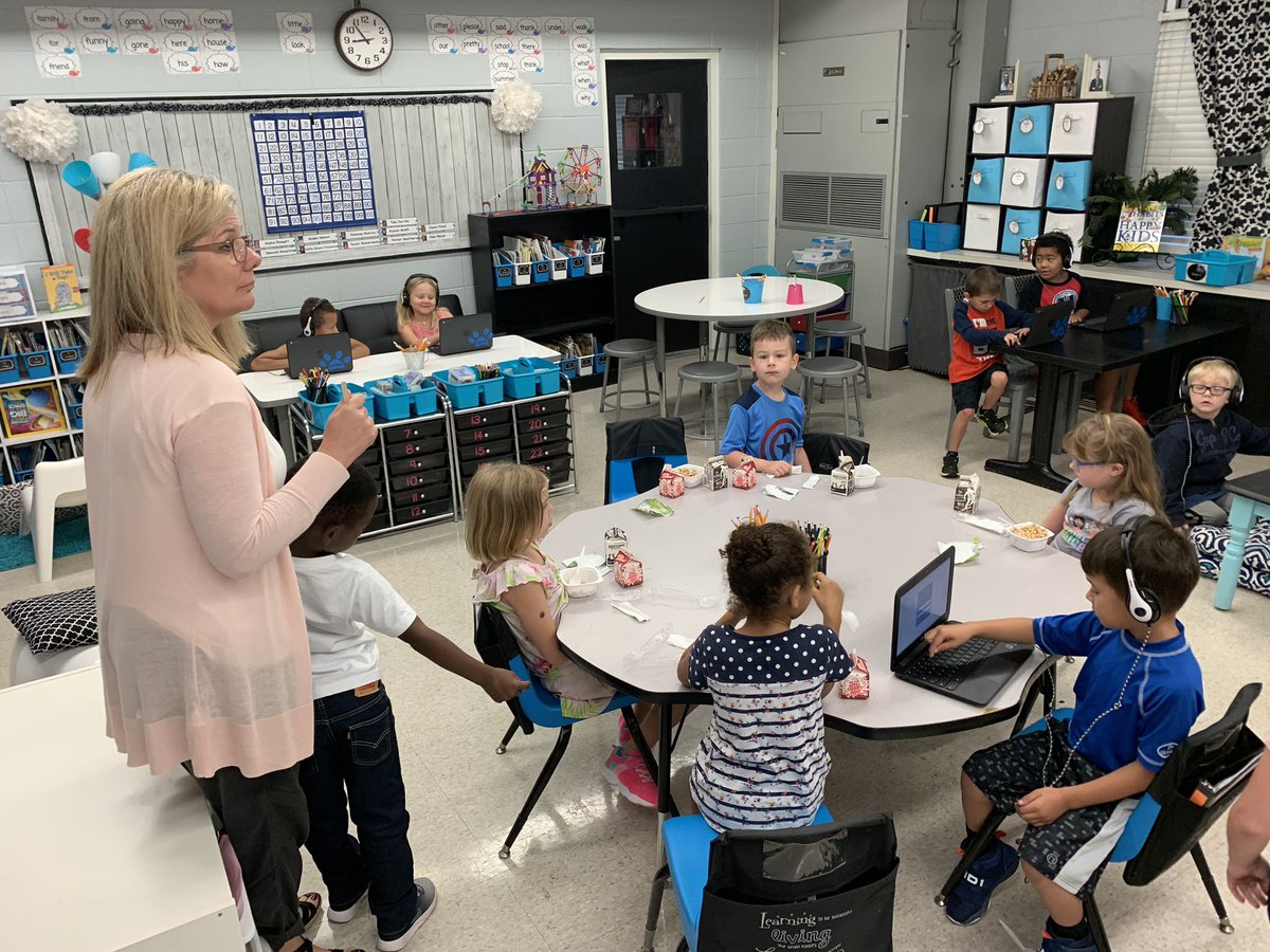 JohnJungmann's tweet photo. Love starting the week in an @officialSPS school. Kicked off this Monday @CowdenSPS where teachers and students were enjoying breakfast in the classroom and getting the learning started. https://t.co/8AaOA6WVaO
