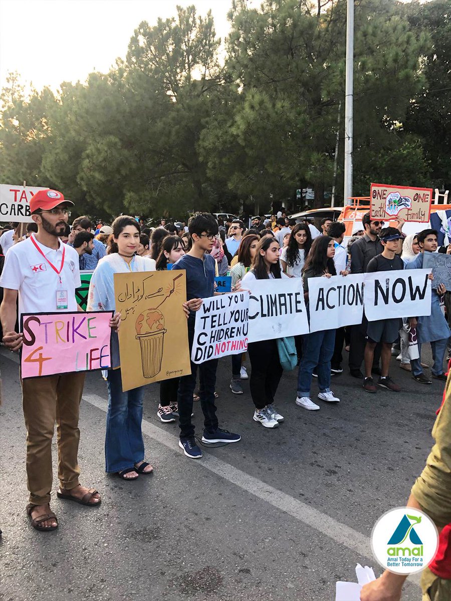 AmalForLifePK's tweet photo. On Friday, Amal joined the four million people in 185 countries who took to the streets to put a stop to business as usual and demand that fossil fuels stay in the ground. #ClimateStrike #ClimateAction #ClimateMarch #ClimateMarchPakistan #ClimateActionNow https://t.co/fBbMoYvPh4