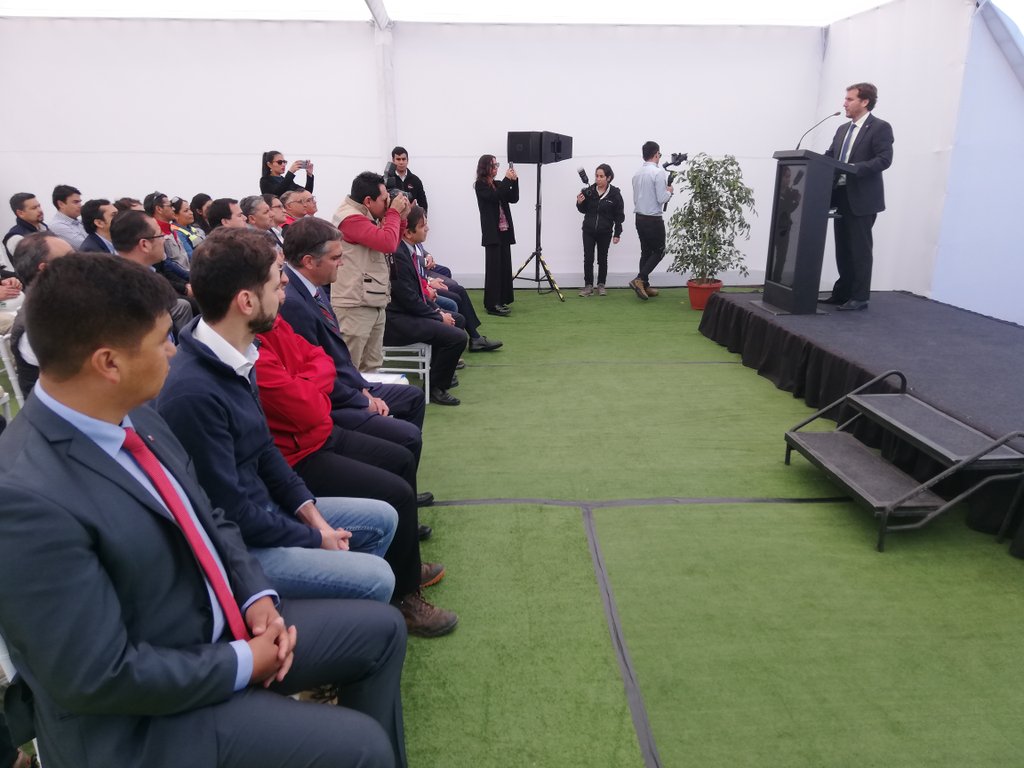 #AHORA Estamos junto a nuestro VPE <a href="/PabloterrazasL/">Pablo Terrazas</a>, DR <a href="/luisalbertogaet/">Luis Alberto Gaete</a> y autoridades regionales en la planta Salar del Carmen SQM, inaugurando el 1° cargador ecosustentable de Latinoamérica que abastecerá la flota de la operación #ChileEnMarcha🇨🇱