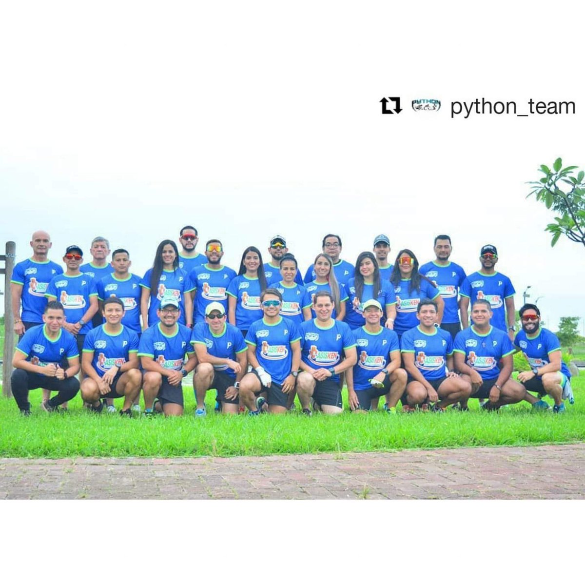 jonbaja_'s tweet image. Familia Unida 💪
Estoy muy emocionado 😁
Cerca de cumplir un gran sueño y estas personas son las que me han enseñado durante todo el año, desde la gran directiva y C/U de las amigos. #PythonTeam #PythonRunners #Python2019