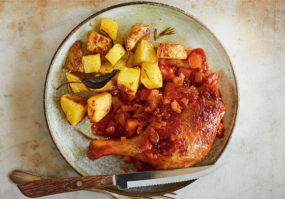 Cozy up to these duck legs with roasted potatoes and a Quebec-style fruit ketchup! bit.ly/2mrAvwn