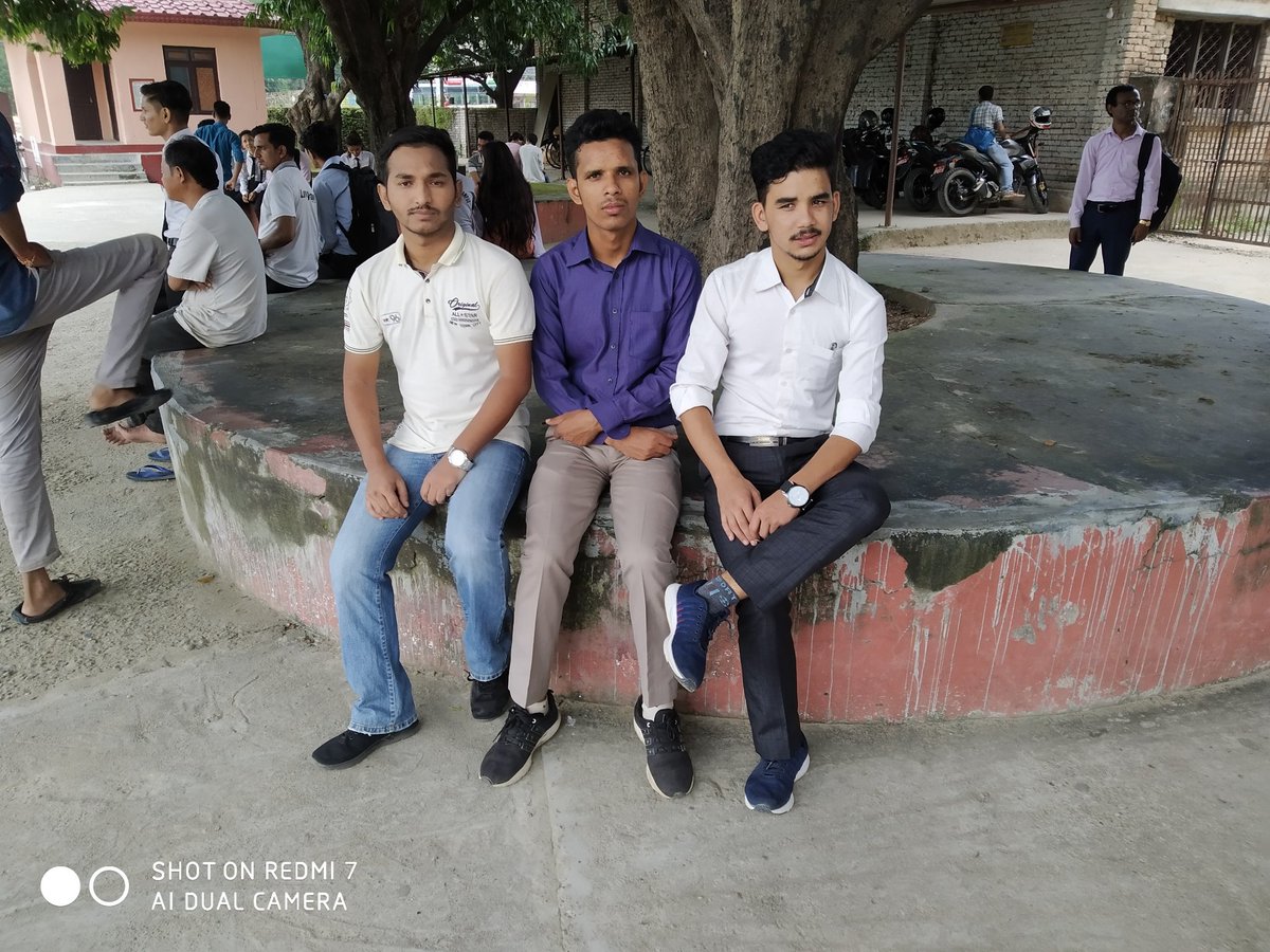 केही समय पोछी बुटवल बहुमुखी क्याम्पसमा हामी #