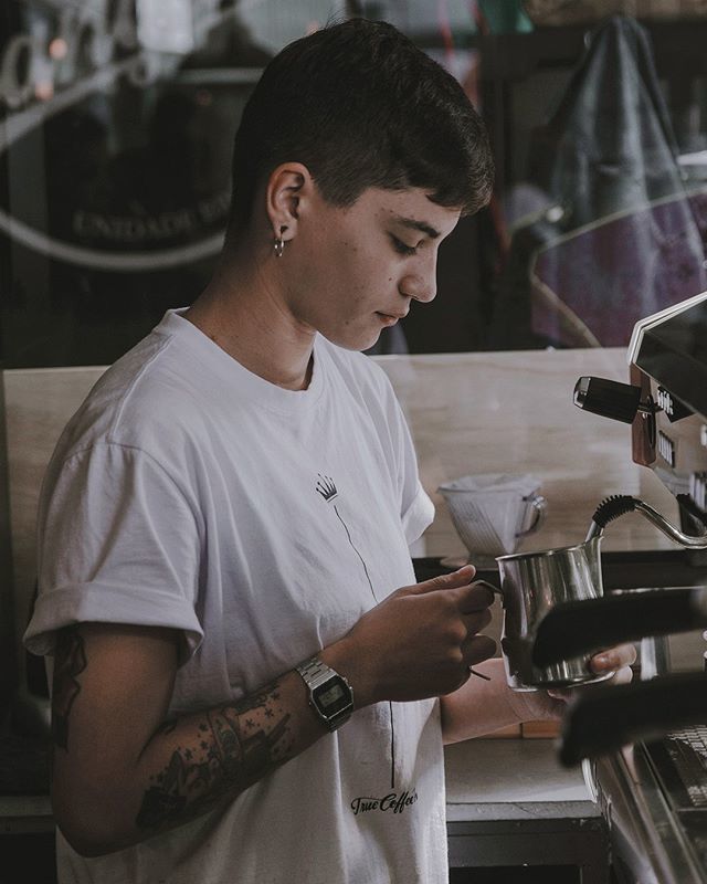 As segundas ficam melhor quando você encontra a Alice na nossa unidade no Hangar 82 - Afinal ela sabe extrair os cafés como ninguém e ainda tem um dos melhores cappuccinos. ift.tt/2mwhngN