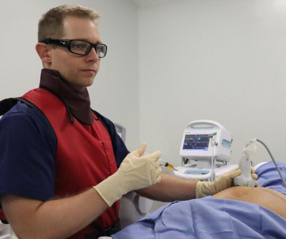 RegenexxCayman's tweet photo. Dr. Markle's Cayman clinic continues this week!

Check out a few pictures of him in action from last week.

#meetthedoc #visitingdoc #RegenexxCayman #orthopediccare #jointcare #stemcells #bloodplatelets #recoverfaster #avoidsurgery
#imageguided #precisionmedicine https://t.co/o88AwZyB7y