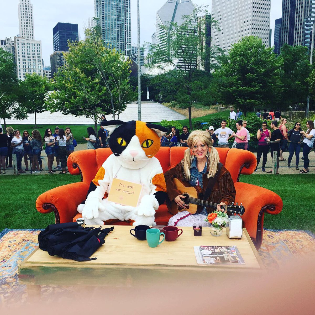 MaggieDaleyPark's tweet photo. THANK YOU to all the loyal #friends that waiting hours #jamesmichaeltyler #treehousehumanesociety #stansdonuts #stansdonutschicago #marymacaroni #subway #rinkcafe and everyone from #warnerbrothersstudiotour thanks for a great event and allowing us to be part of it!! πβ¨π https://t.co/JDKtS6viUF