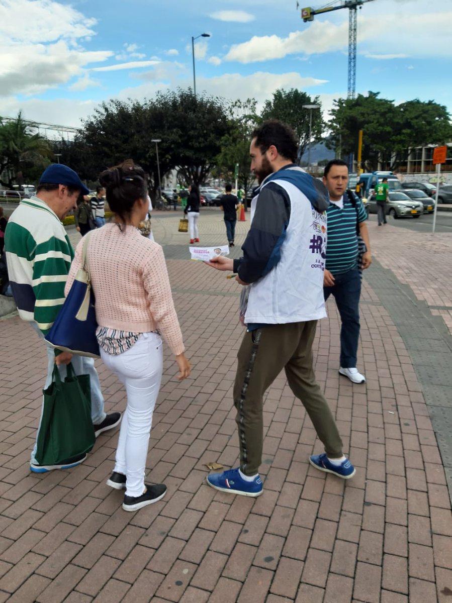 AlejandroHer_UP's tweet photo. Cada día estamos más convencidos y convencidas que Alejandro es el Edil que Suba necesita. Con nuestro voto en el #83, sumado al de miles de ustedes, este 27 de octubre tendremos edil de la convergencia @DecentesBogota
#EdilSuba https://t.co/BA9286CuMW