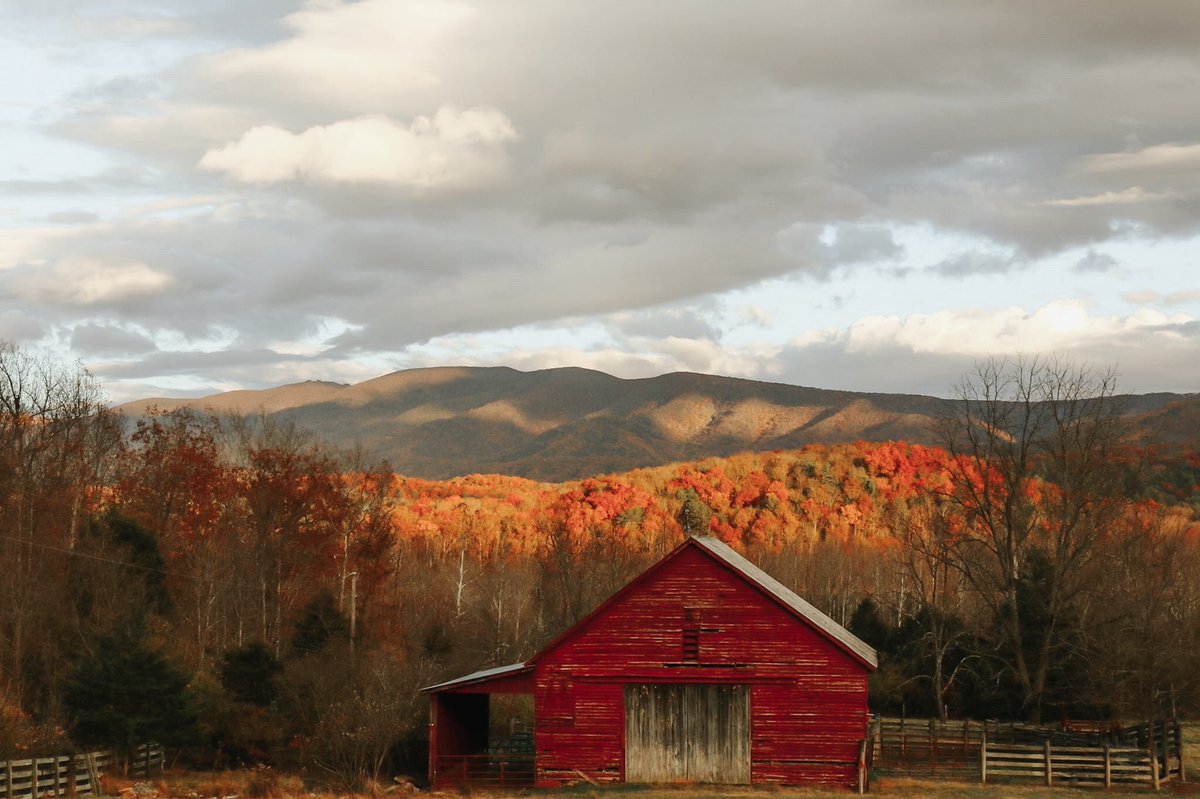 PreserveVaLand's tweet photo. Happy first day of #fall! #fallequinox https://t.co/poLVsmcTko