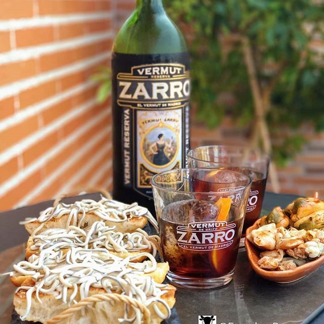 Septiembre sin #vermutzarro sería un septiembre más soso y menos apetecible que nunca. 🤘🤘
📷: @franchoxbar
·
·
·
#vermutdemadrid #vermutzarro #vermut #madrid #bar #vermutreserva #aperitivo #septiembre #gulas #mejillones