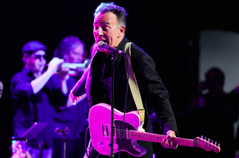 RollingStone's tweet photo. Happy birthday Bruce Springsteen! The musician is entering his seventh decade at peak creative strength. Here’s @robsheff's tribute to his saga so far https://t.co/zGfmy5XRsE https://t.co/yKwI9pDsKN