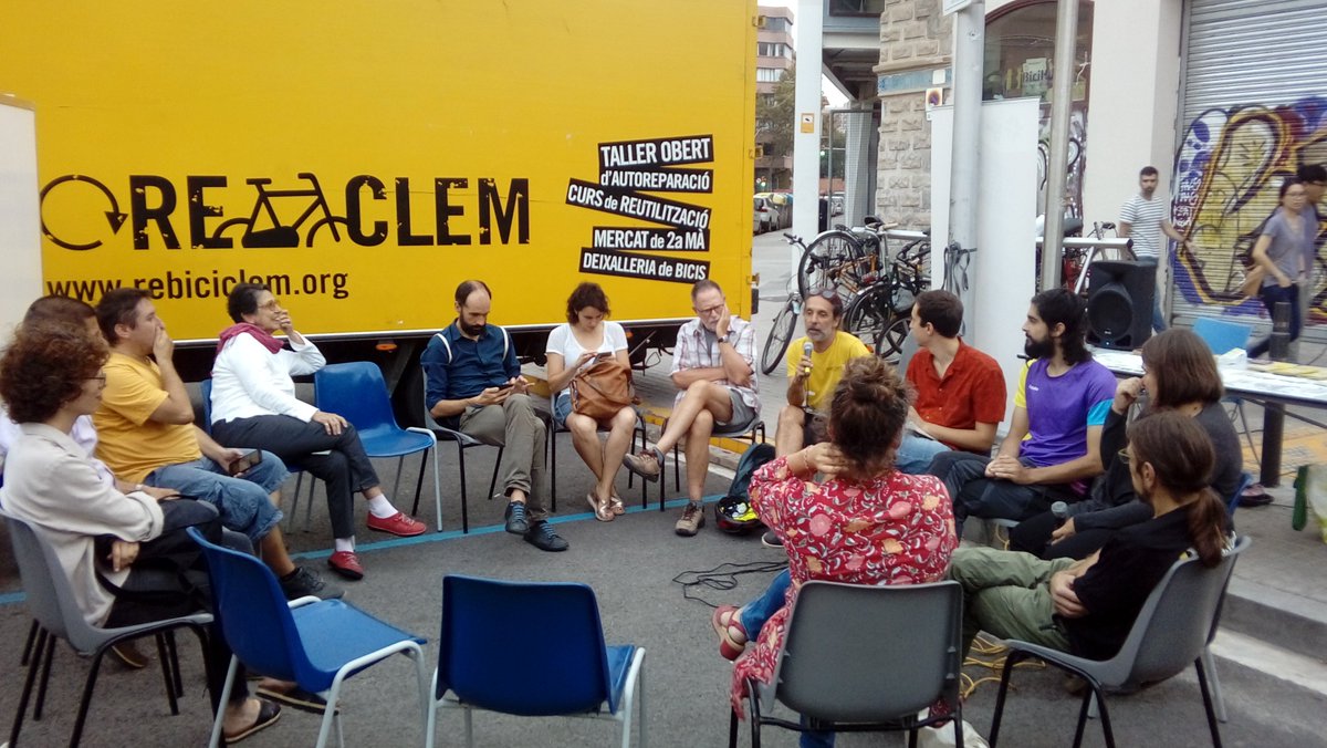 HubBici's tweet photo. Aquí deixem algunes imatges del debat sobre mobilitat a Poblenou i Barcelona que vam organitzar la @eixpereiv i el BiciHub divendres passat pel #ParkingDay2019 🚴‍♀️🌍

@MensakasApp @biciclot @PoblenouAVV https://t.co/HXH5HccM2E