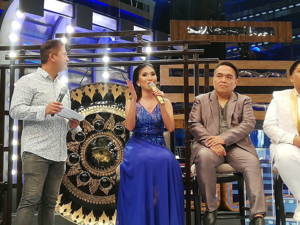 TNTABSCBN's tweet photo. Grand Finalist from Quarter 1, Elaine Duran, sinagot ang mga tanong na ibinato sa kanya ng Press People! #TNT3HulingTapatanNa https://t.co/dCByMhOcOS