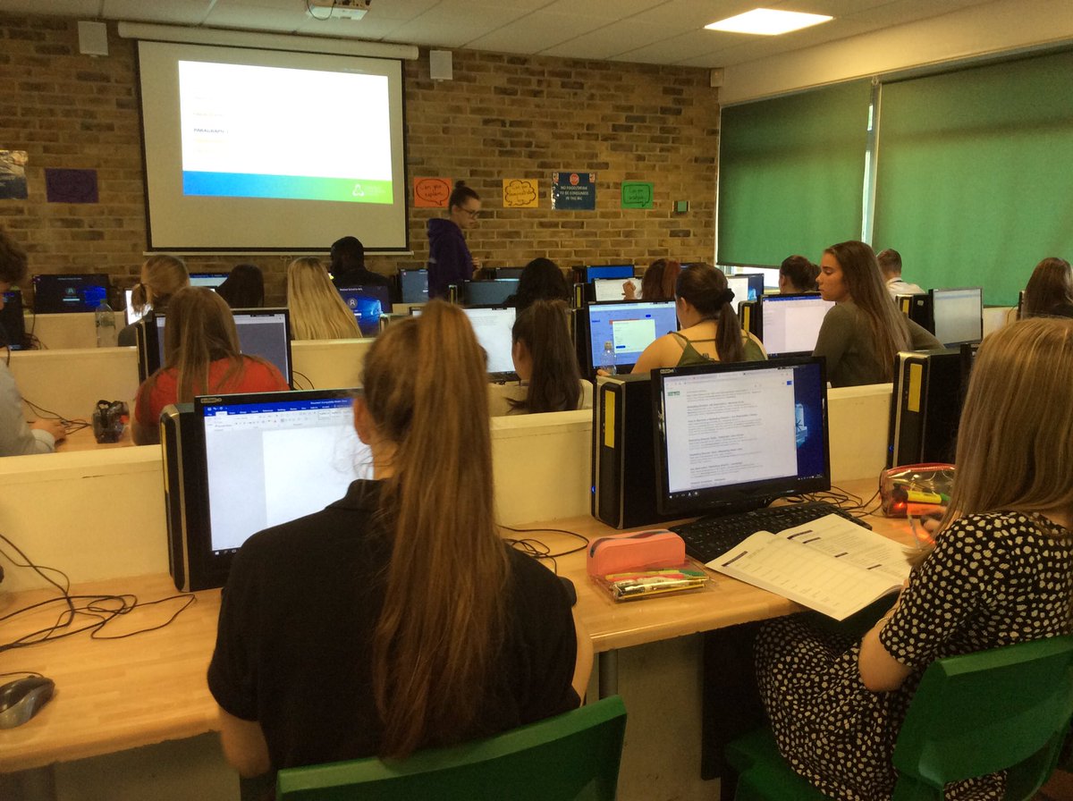 RainhamGirls's tweet photo. Thank you @canterburyccuni for coming in and running a session on personal statement writing with our Year 13 students 📝🎓💡 #Rainhamsixth #confidence #thebig5 #learningjourney #biggoals https://t.co/bCRUWNw485