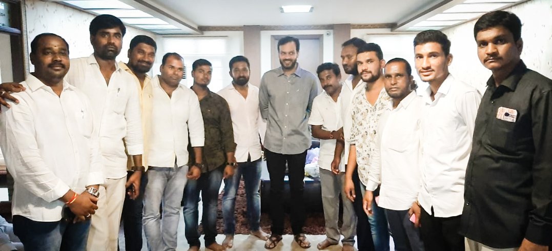 Reddyholo's tweet photo. Today we met @KarthikIndrAnna in #PatnamMahenderReddys Residence on the occasion of #PatnamMahenderReddy sirs Birthday with our @DGRTRS MPP sir, @MPRTRS7379 @Srinath_trsy @10sans sirs.
#GoodMeet https://t.co/4mTX0LI5uD