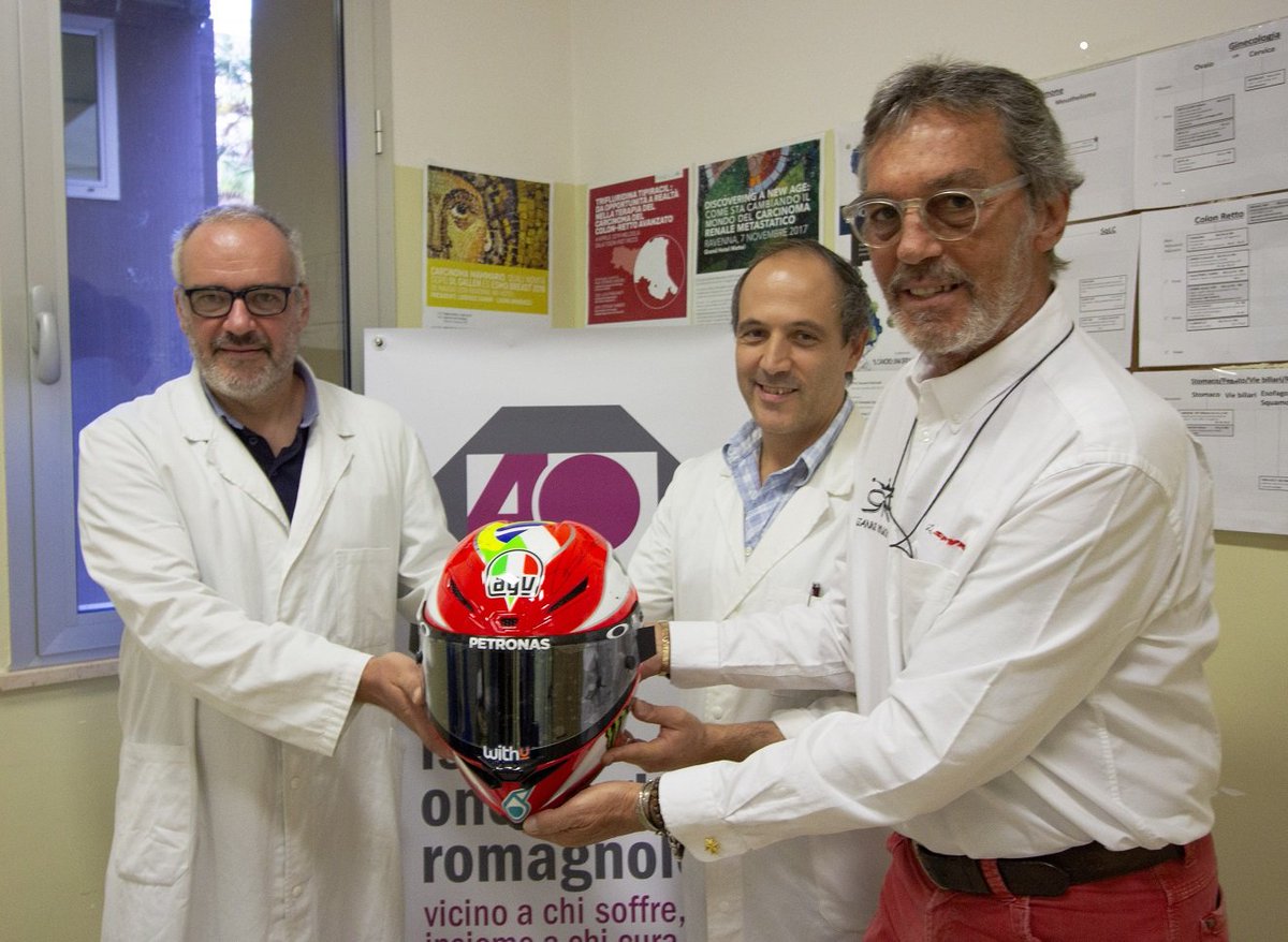 Venerdì #20settembre è stato consegnato alla #Oncologia di #Faenza il #casco autografato con cui Franco #Morbidelli ha corso l'ultimo #SanMarinoGP: verrà messo all'asta per acquistare il casco refrigerante che evita la calvizie alle #donne in #chemioterapia. #Romagna