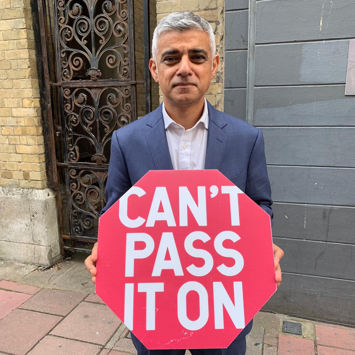 THTorguk's tweet photo. Thank you @MayorofLondon @SadiqKhan for making it clear that no-one at risk of HIV should be denied #PrEP access and your unequivocal support for Relationships and Sex Education.

We look forward to working with you to ensure London remains a world leader in HIV prevention #Lab19 https://t.co/4uD54XHkJa