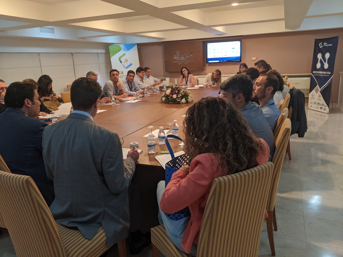 CEAes_'s tweet photo. 🔹 En el NetworkingE2e de Sevilla se están desarrollando dos sesiones de Elevator Pitch, donde los emprendedores dan a conocer sus proyectos.
#MasEmpresas #emprender #NetworkingCEA https://t.co/0vBsFvmPha
